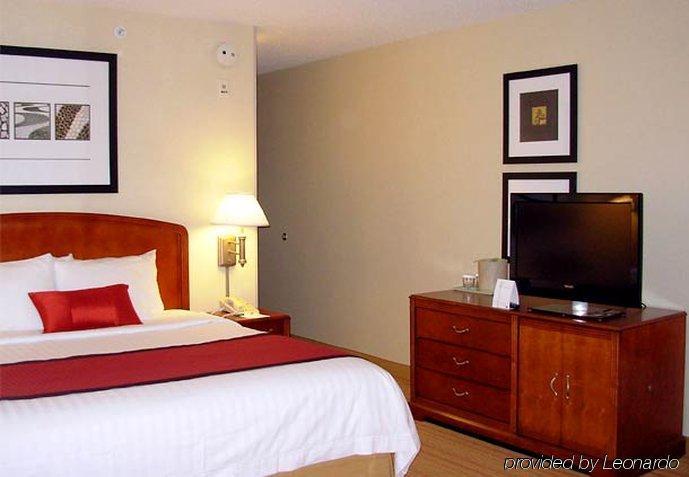 Courtyard By Marriott Hotel