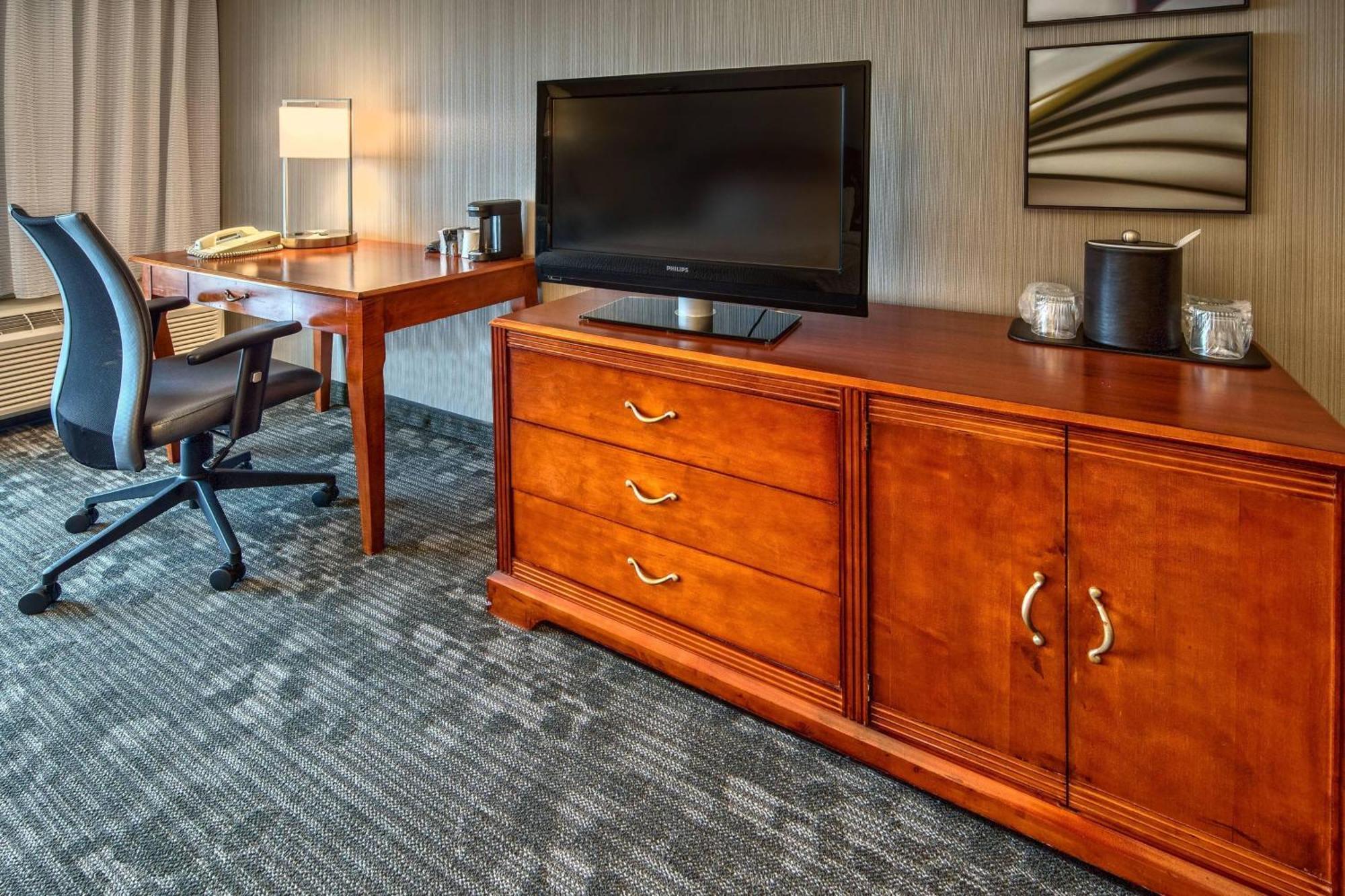 Courtyard By Marriott 3*
