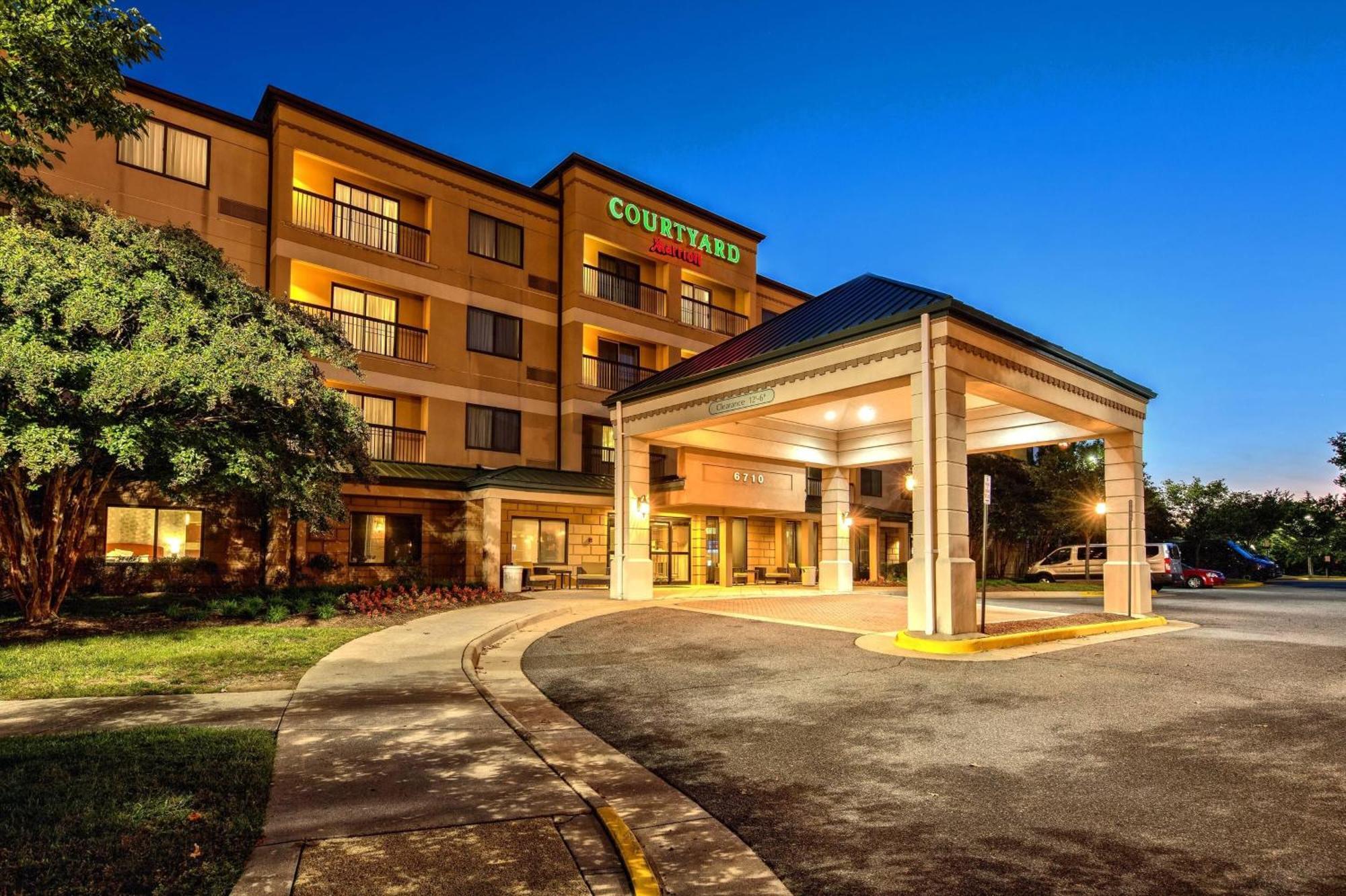 Courtyard By Marriott Hotel